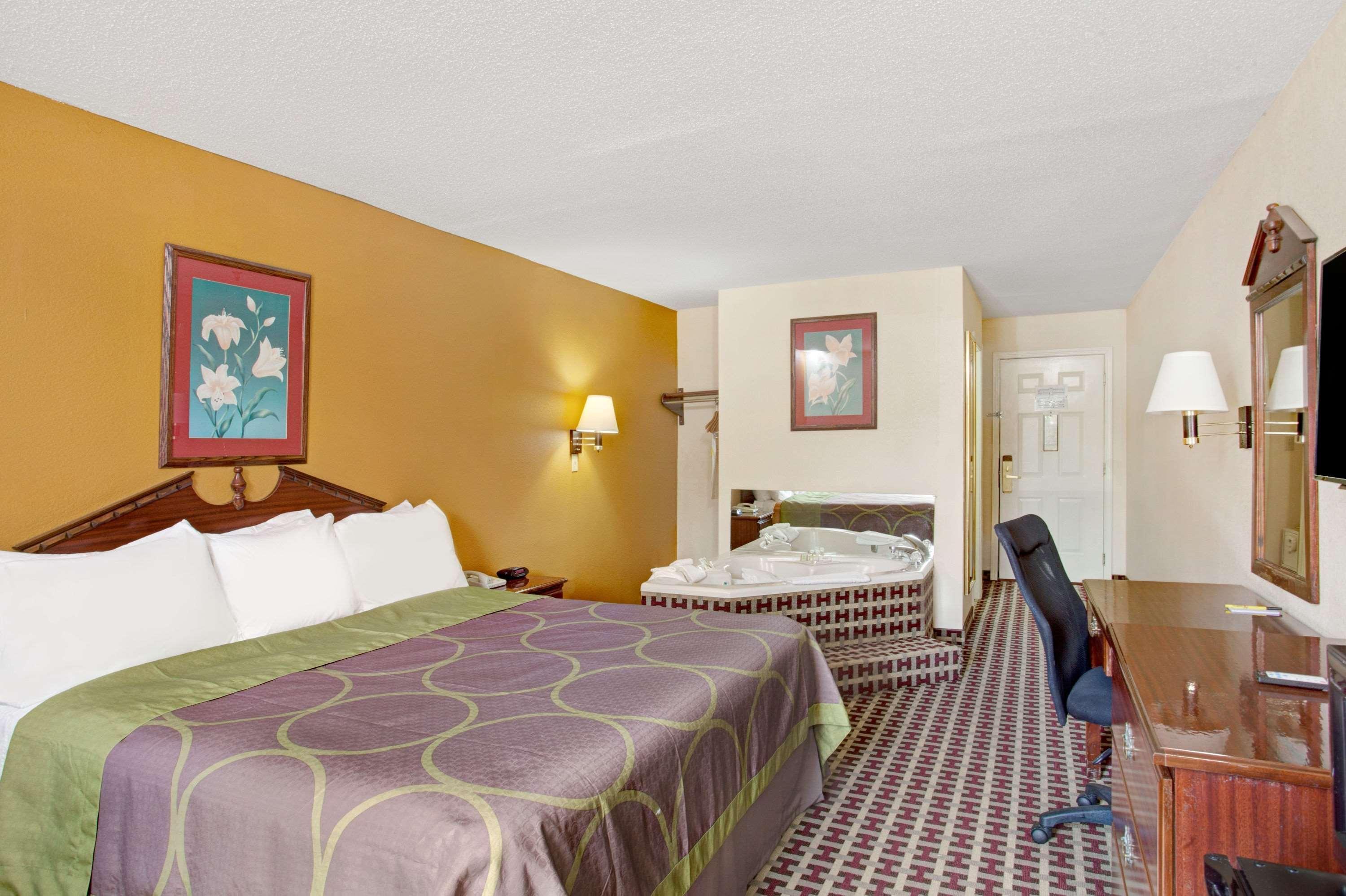 Super 8 By Wyndham Forrest City Ar Exterior photo