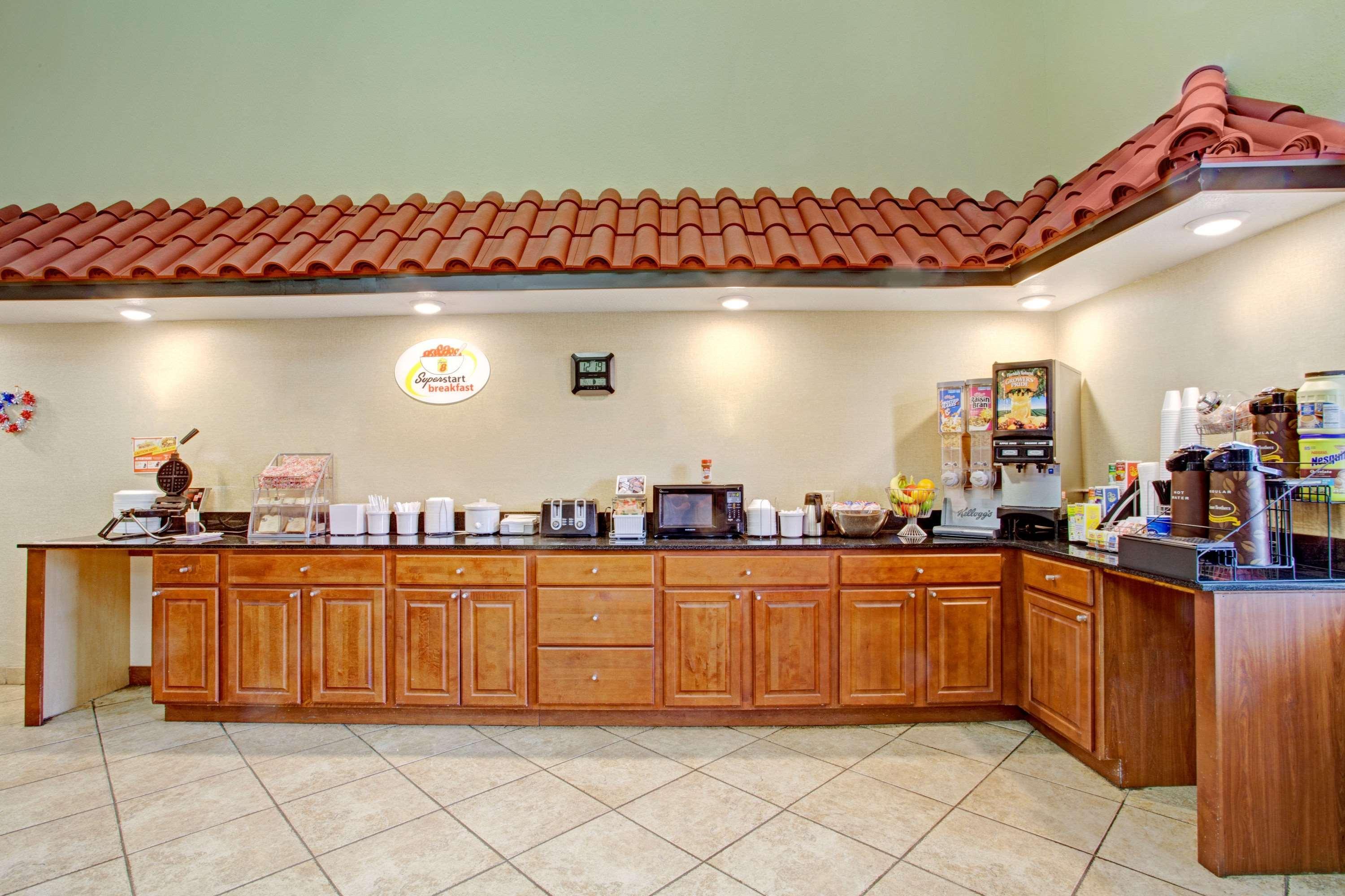 Super 8 By Wyndham Forrest City Ar Exterior photo