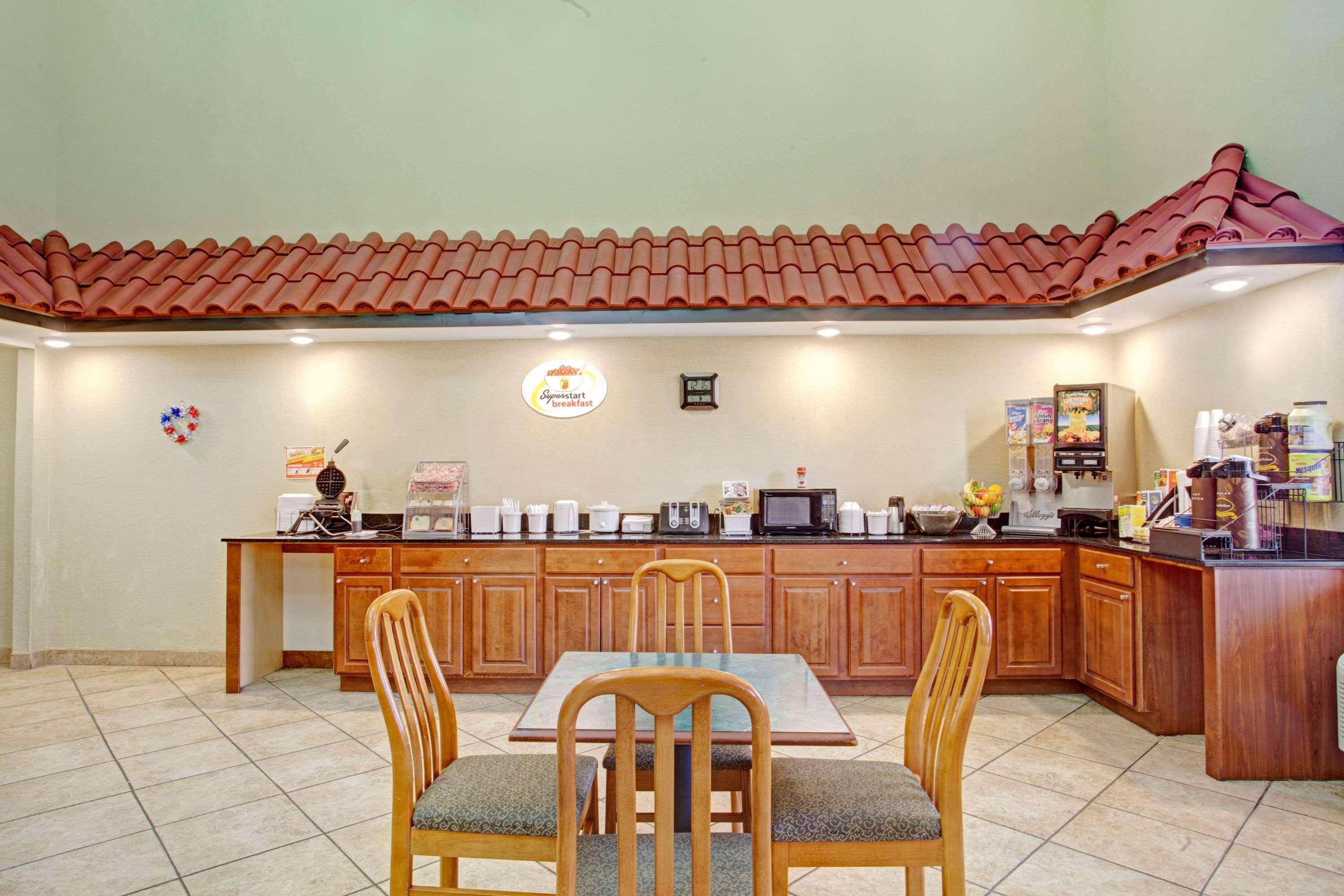 Super 8 By Wyndham Forrest City Ar Exterior photo