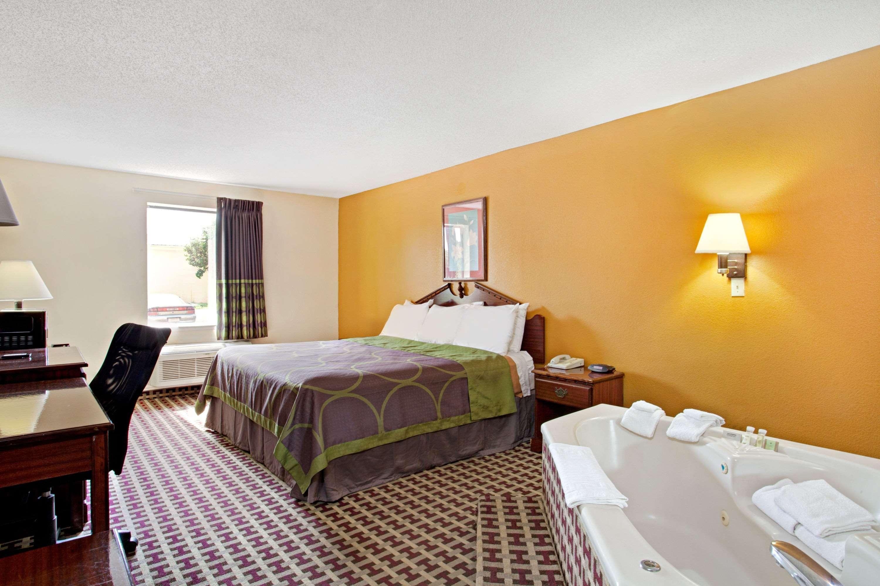 Super 8 By Wyndham Forrest City Ar Exterior photo